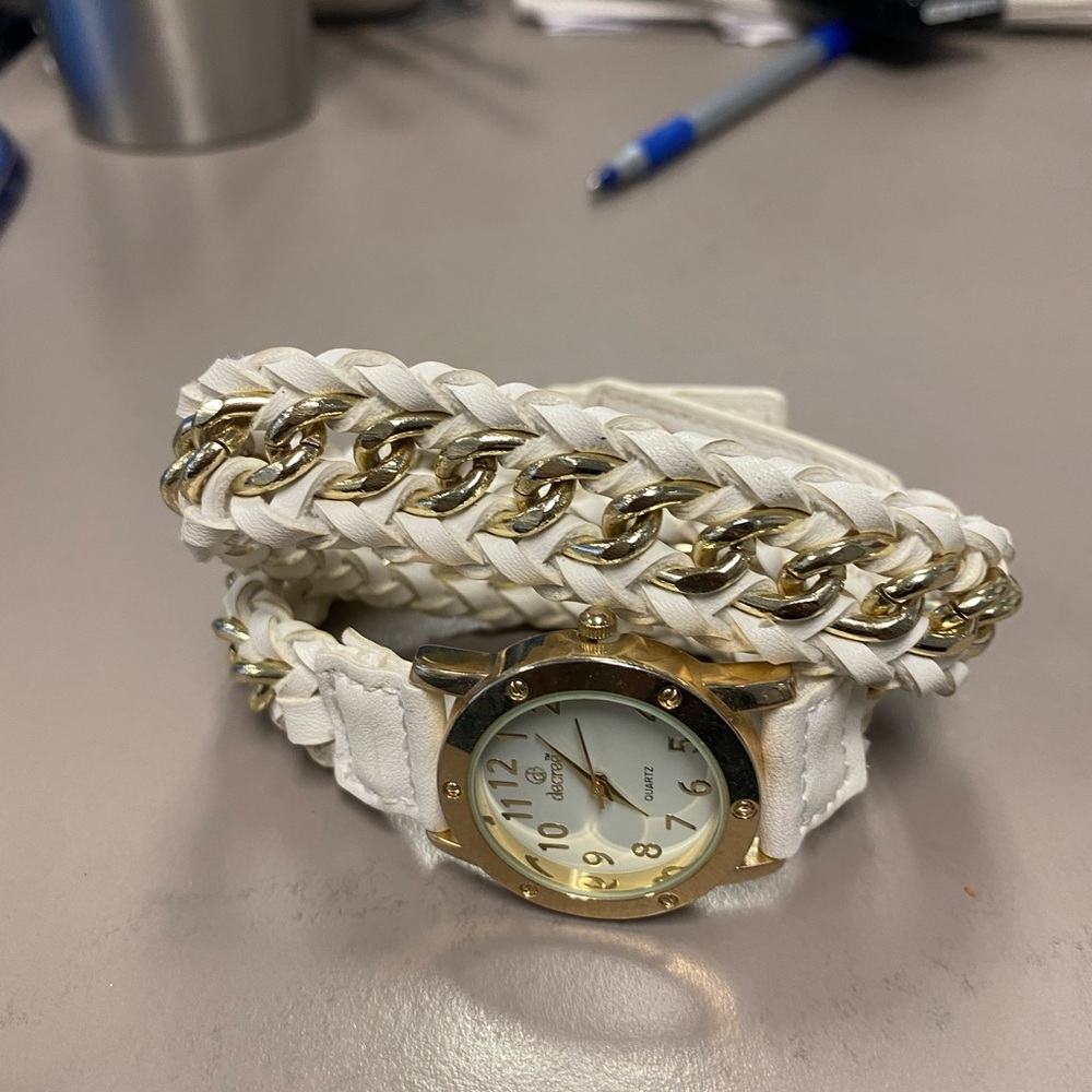 New watch never worn & watch tab still attached for new wear